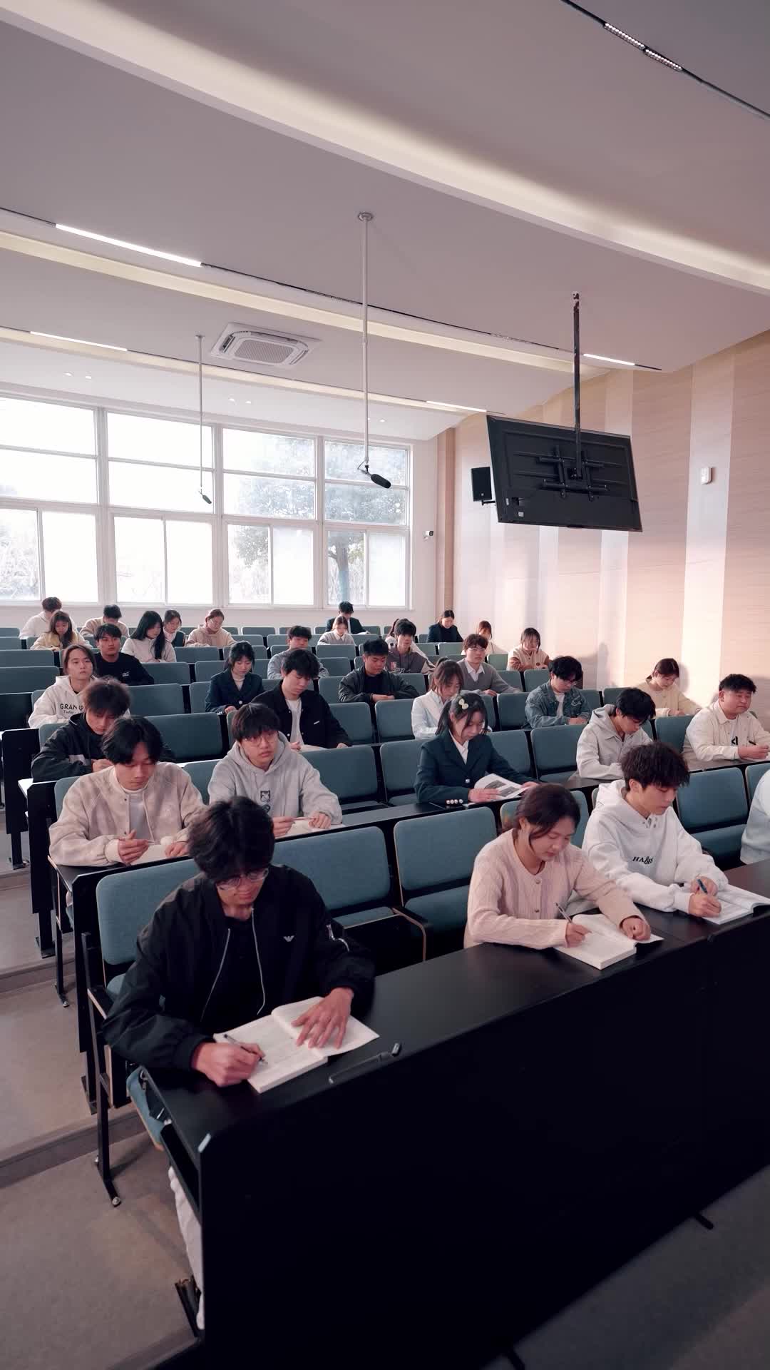 55. Bölüm - Yıldızlar Altında İhanet